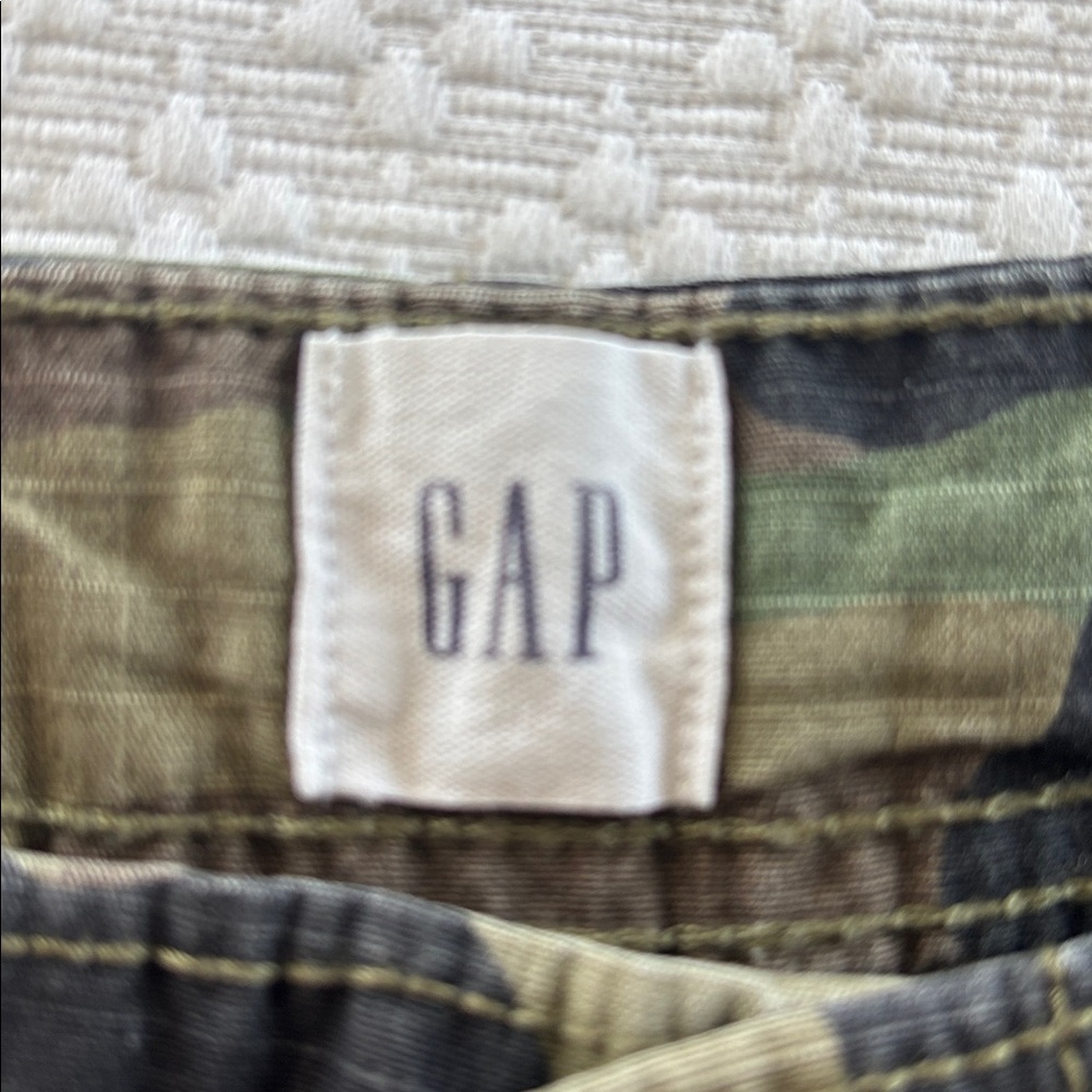 GAP Green Camouflage Cargo Shorts - Picture 3 of 10